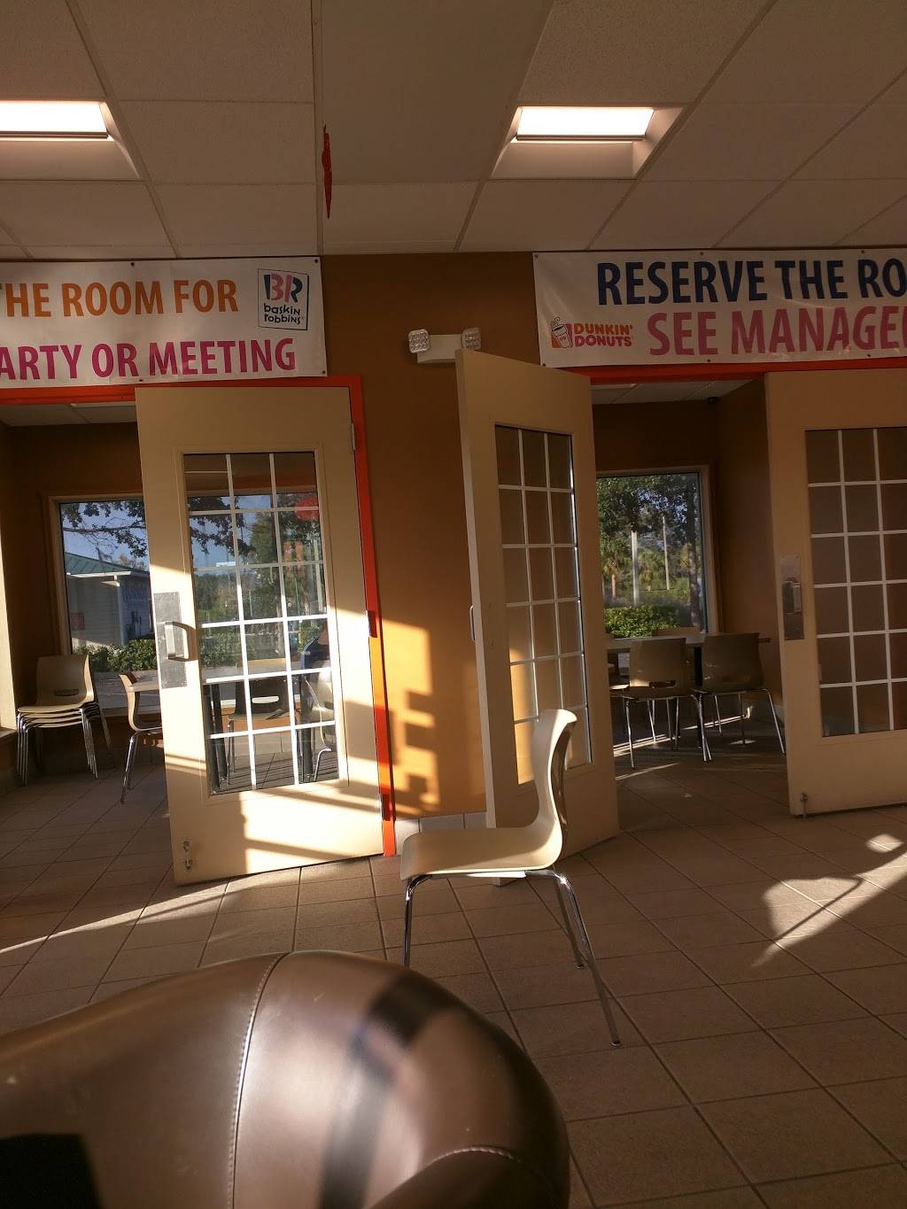 Dunkin | bakery | 2209 N Young Blvd, Chiefland, FL 32626, USA | 3524930272 OR +1 352-493-0272