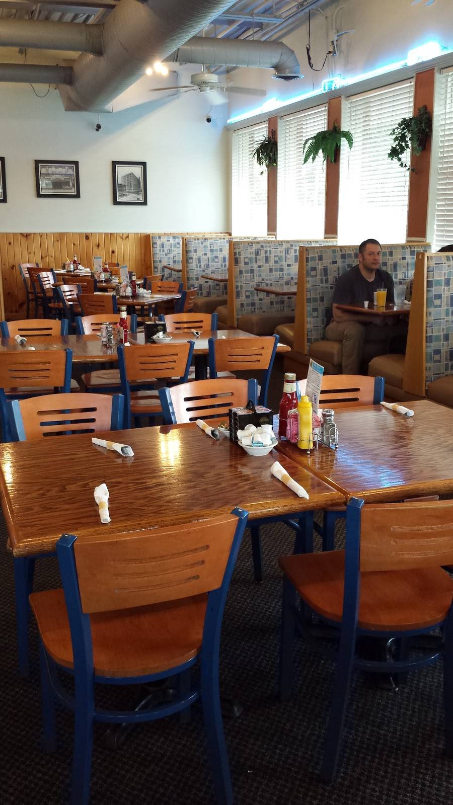 City Limits Diner | bakery | 220 W Michigan Ave, Saline, MI 48176, USA | 7344290009 OR +1 734-429-0009