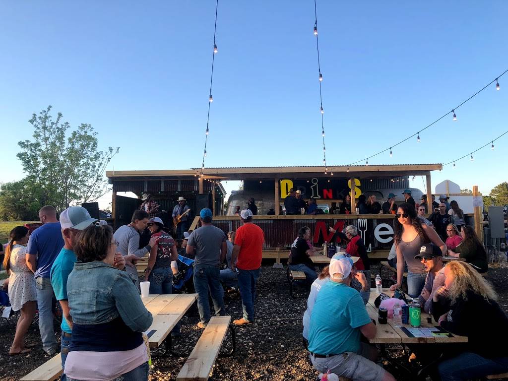 Five Mile Food Truck Park | restaurant | 6150 TX-16, Pipe Creek, TX 78063, USA | 8307967456 OR +1 830-796-7456