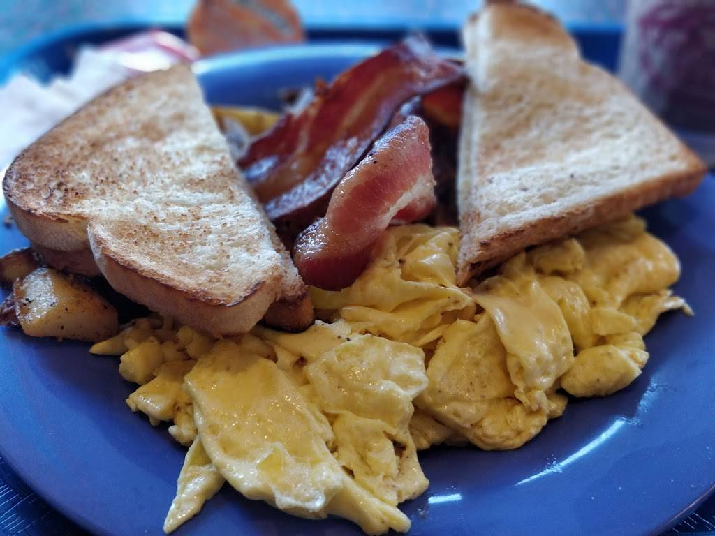 The Common Man Roadside North at the Hooksett Welcome Center | restaurant | 530 W River Rd, Hooksett, NH 03106, USA | 6032105305 OR +1 603-210-5305