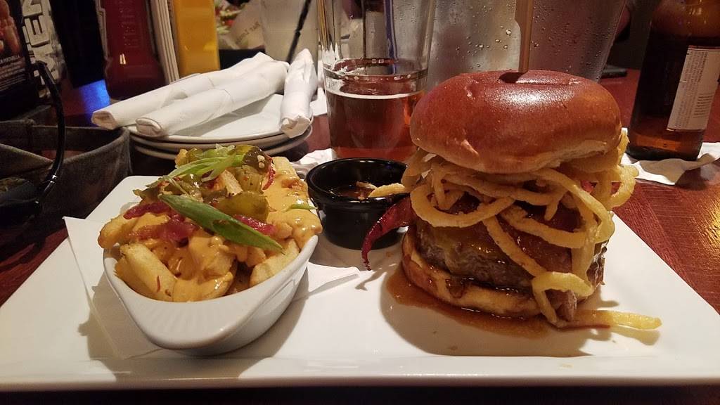 Bar Louie | night club | 200 E W Rand Rd, Mt Prospect, IL 60056, USA | 8473943456 OR +1 847-394-3456