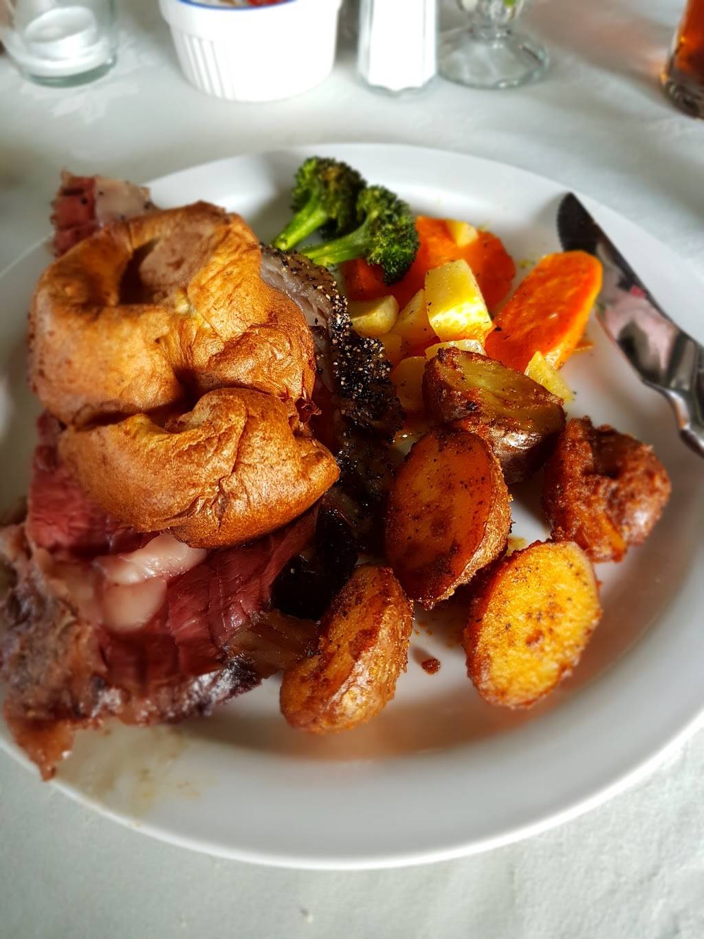 Chemong Lodge | restaurant | 764 Hunter St, Bridgenorth, ON K0L 1H0, Canada | 7052928435 OR +1 705-292-8435