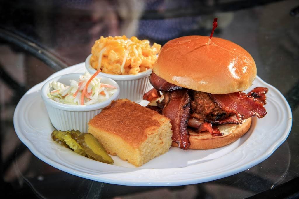 Ice House BBQ | restaurant | 6966 Main St, Mackinac Island, MI 49757, USA | 9068477223 OR +1 906-847-7223