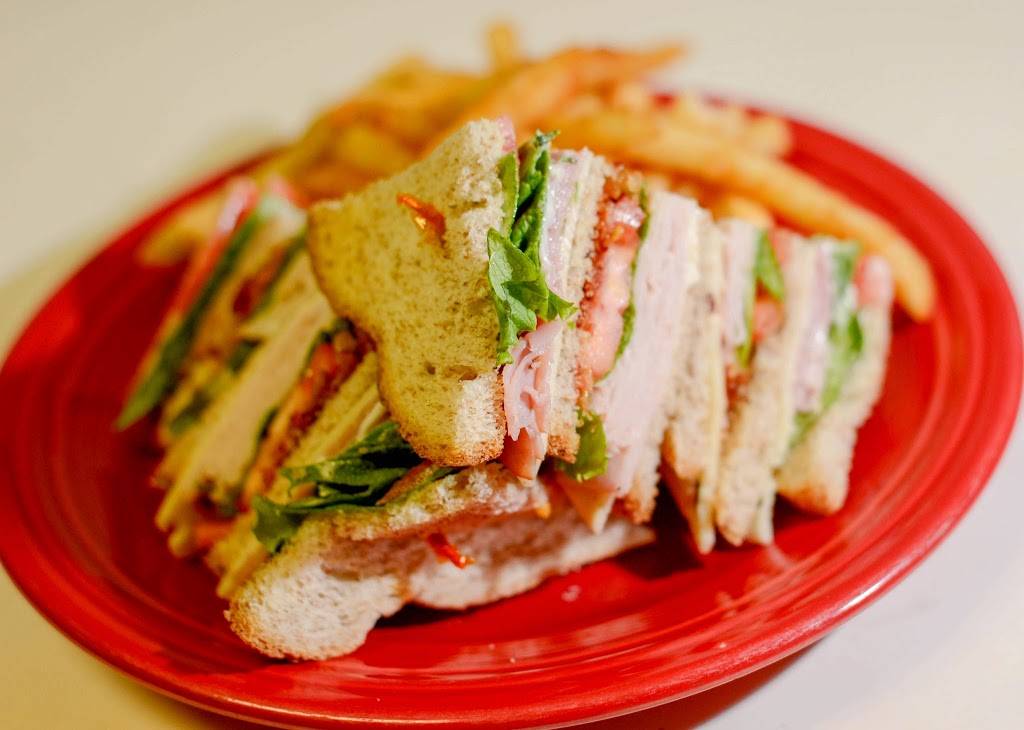 Charleys Waterfront Cafe | restaurant | 201 Mill St # B, Farmville, VA 23901, USA | 4343921566 OR +1 434-392-1566