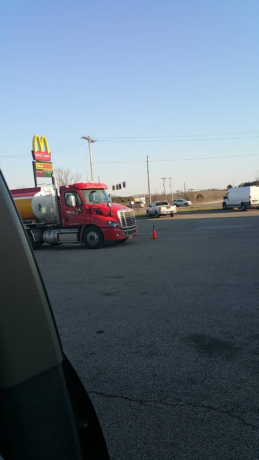 Pilot Travel Center | restaurant | 2962 E 500 N, Whiteland, IN 46184, USA | 3175357656 OR +1 317-535-7656