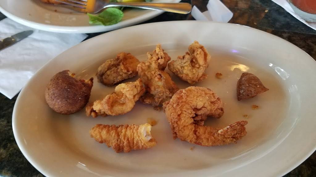 The Lighthouse Bar & Grill | restaurant | 6001 France Rd, New Orleans, LA 70126, USA | 5043012218 OR +1 504-301-2218