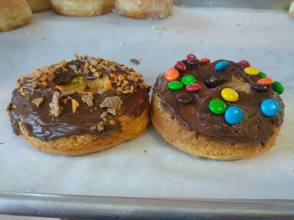 Peoria Donut Cafe | restaurant | 7539 W Peoria Ave Unit B101, Peoria, AZ 85345, USA | 4802315710 OR +1 480-231-5710