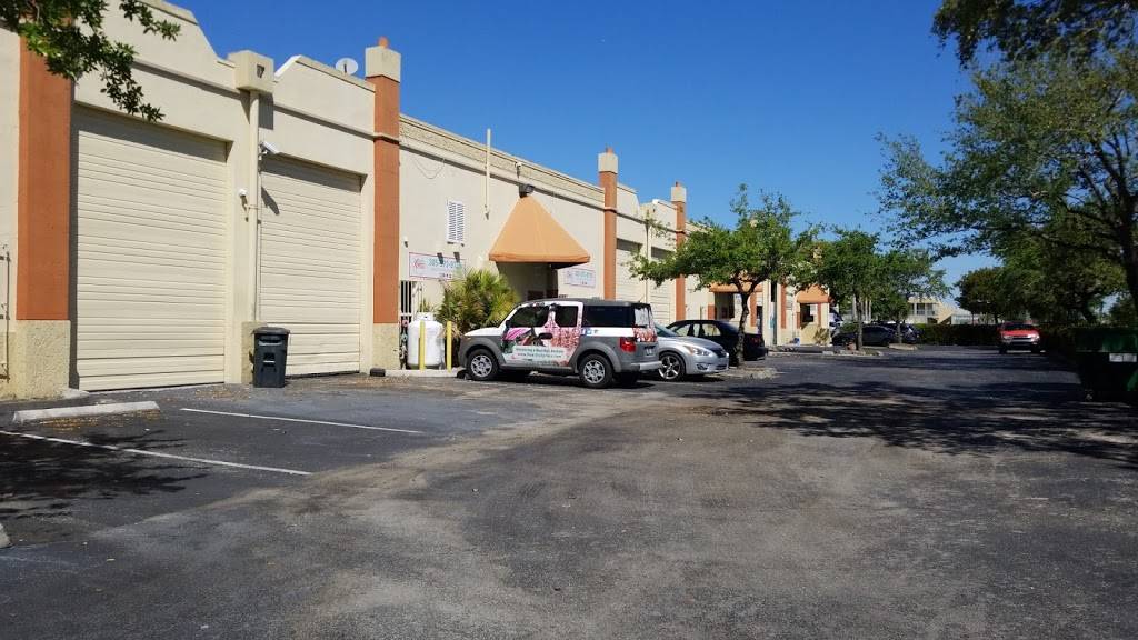 Empanadas venezolanas | restaurant | 6405 NW 82nd Ave, Miami, FL 33166, USA | 7868385247 OR +1 786-838-5247