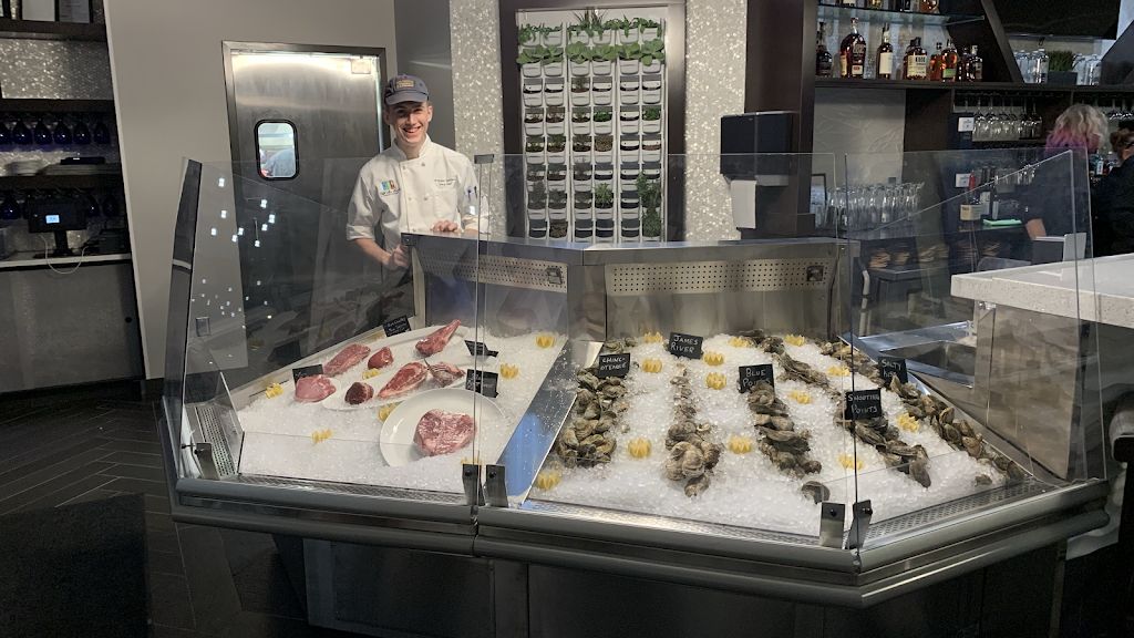 Off the Hook Seafood & Chophouse | restaurant | 2000 Colley Ave, Norfolk, VA 23517, USA | 7574213313 OR +1 757-421-3313