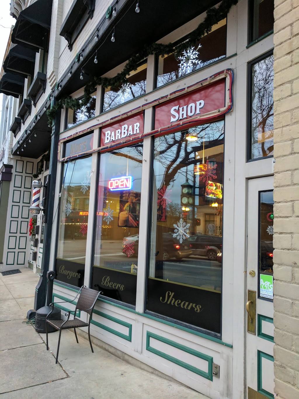 Moes BarBar Shop | restaurant | 106 E Grand River Ave, Howell, MI 48843, USA | 5173766947 OR +1 517-376-6947