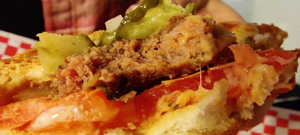 Burger Town | restaurant | 2206 10th Ave, South Milwaukee, WI 53172, USA | 4143019715 OR +1 414-301-9715