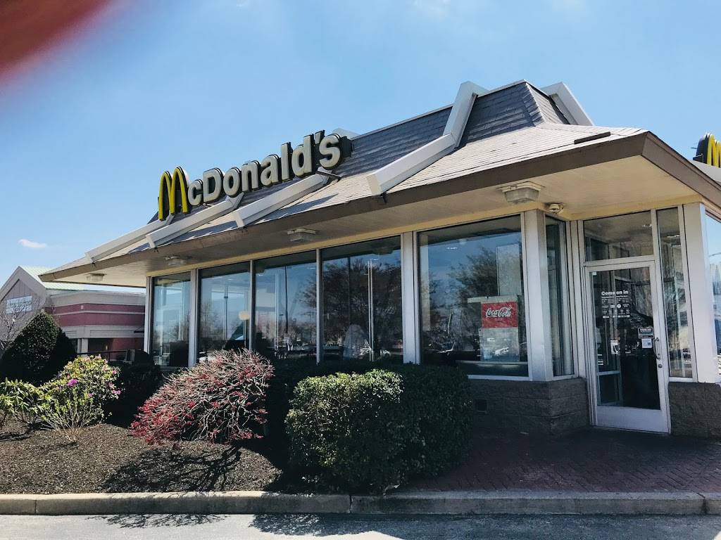 McDonalds | cafe | 1601 S Christopher Columbus Blvd, Philadelphia, PA 19148, USA | 2154686770 OR +1 215-468-6770