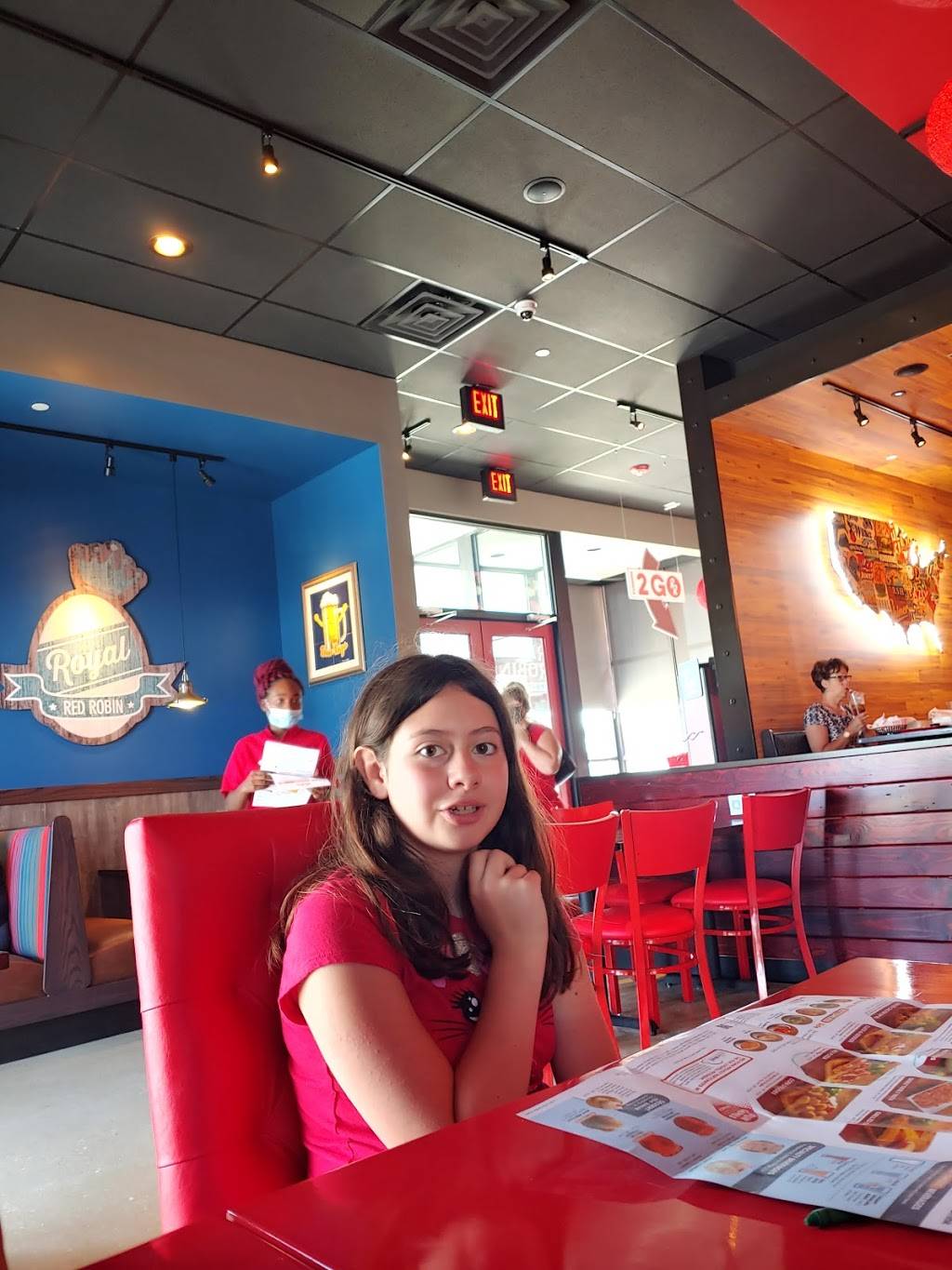 Red Robin Gourmet Burgers and Brews | restaurant | 40 N Dupont Hwy, Dover, DE 19901, USA | 3024593300 OR +1 302-459-3300