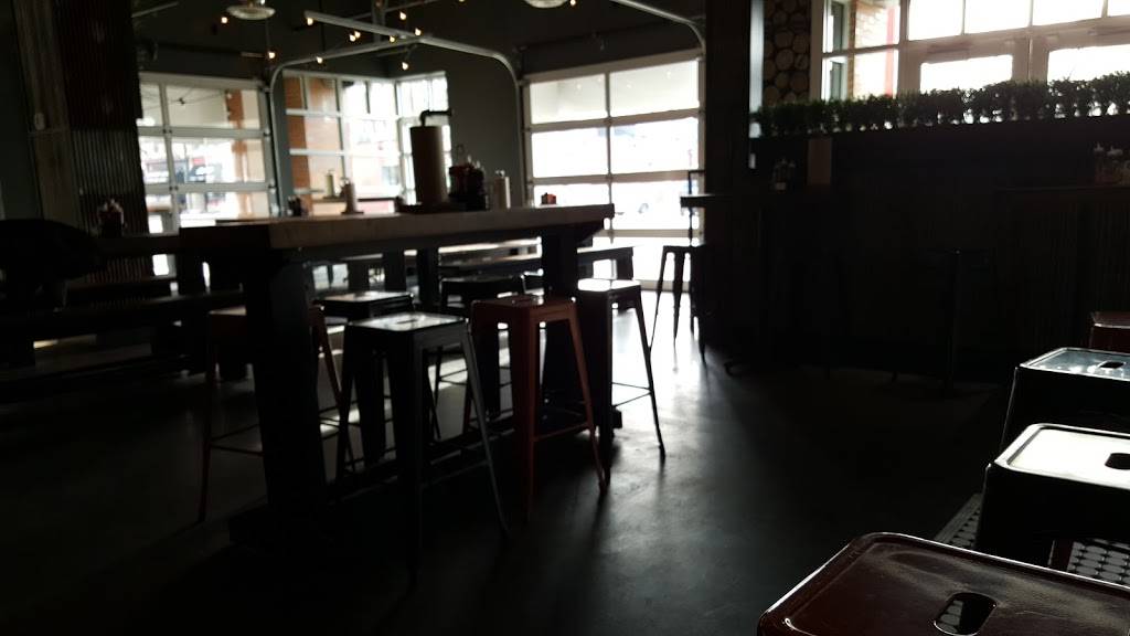 Famous Daves Bar-B-Que | restaurant | 800 W Lake St, Minneapolis, MN 55408, USA | 6122388070 OR +1 612-238-8070