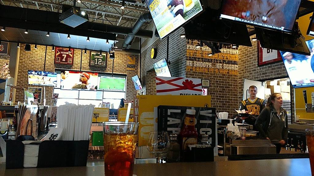 Buffalo Wild Wings | meal takeaway | 540 Walker Rd, Chambersburg, PA 17201, USA | 7172610632 OR +1 717-261-0632