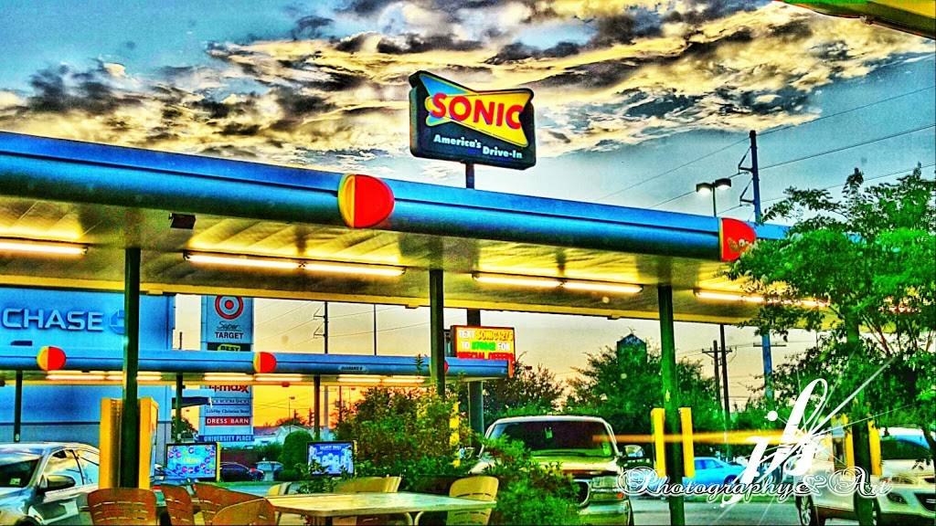 Sonic Drive-In | restaurant | 1681 E 70th St, Shreveport, LA 71105, USA | 3187981916 OR +1 318-798-1916