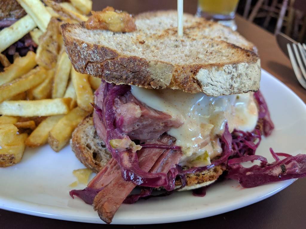 The Golden Squirrel | restaurant | 5940 College Ave, Oakland, CA 94618, USA | 5107359220 OR +1 510-735-9220