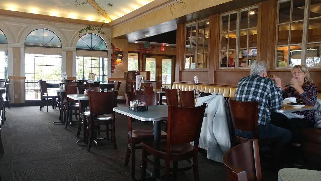 Lil Rizzos Restaurant - Lake Ozark | restaurant | 2146 Horseshoe Bend Pkwy, Lake Ozark, MO 65049, USA | 5733653003 OR +1 573-365-3003