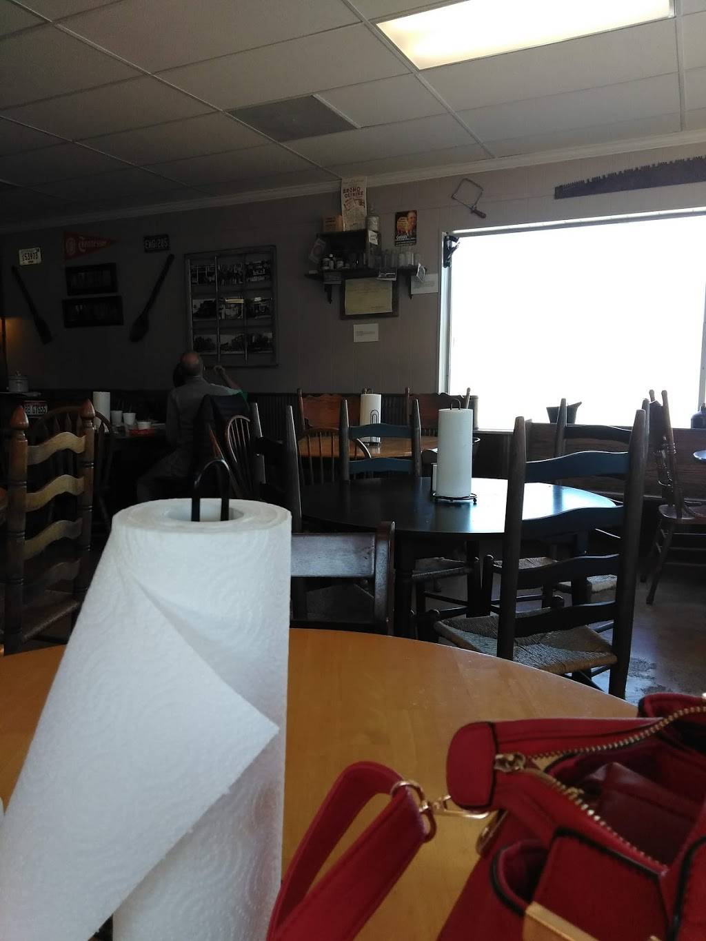 Uncle Billys Downtown Eatery | restaurant | 200 S Market St #4144, Paris, TN 38242, USA | 7314079277 OR +1 731-407-9277