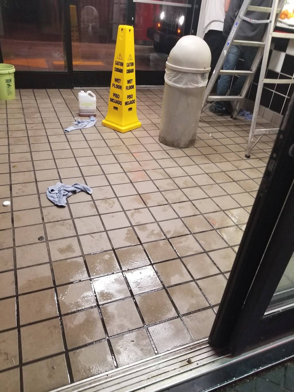 Checkers | restaurant | 2310 W Kimberly Rd, Davenport, IA 52806, USA | 5633886082 OR +1 563-388-6082