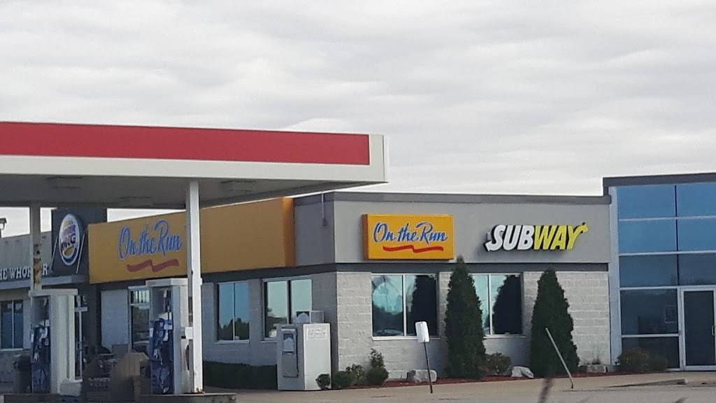 Subway | restaurant | ESSO ON THE RUN TRUCK STOP, 5906 Oil Heritage Rd, Wyoming, ON N7M 5J6, Canada | 5198453249 OR +1 519-845-3249