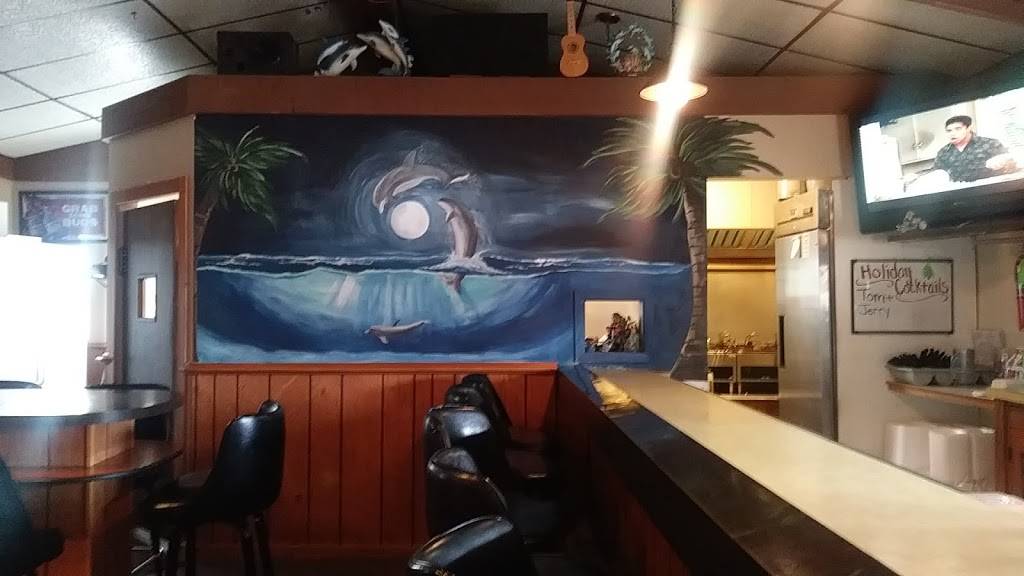 Flippers Cove | restaurant | 1689 Day St, Greenleaf, WI 54126, USA | 9208647883 OR +1 920-864-7883