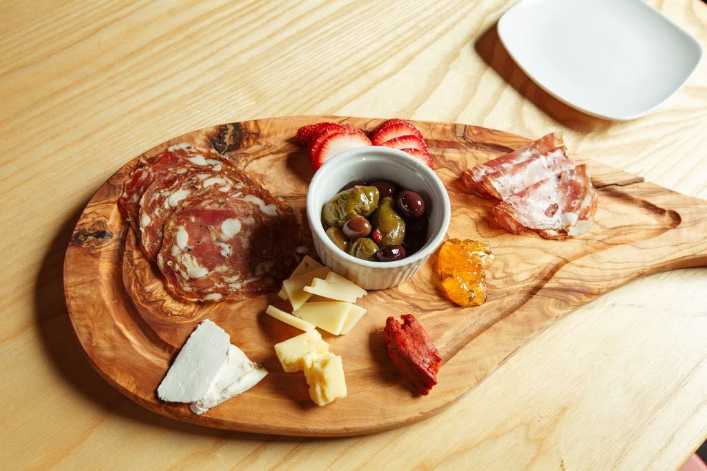 OAK & ALLEY | restaurant | 2308 E Center St, Warsaw, IN 46580, United States | 5743764318 OR +1 574-376-4318