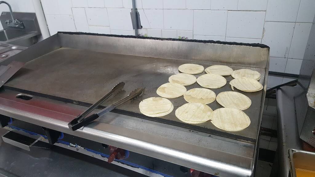 Leo Y Churro Taqueria | restaurant | 9430 Larga Dr, Dallas, TX 75220, USA | 2145295049 OR +1 214-529-5049