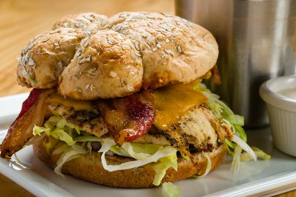 Johnnys Italian-American Tavern by Carinos | restaurant | 11920 Amargosa Rd, Victorville, CA 92392, USA | 7609498700 OR +1 760-949-8700