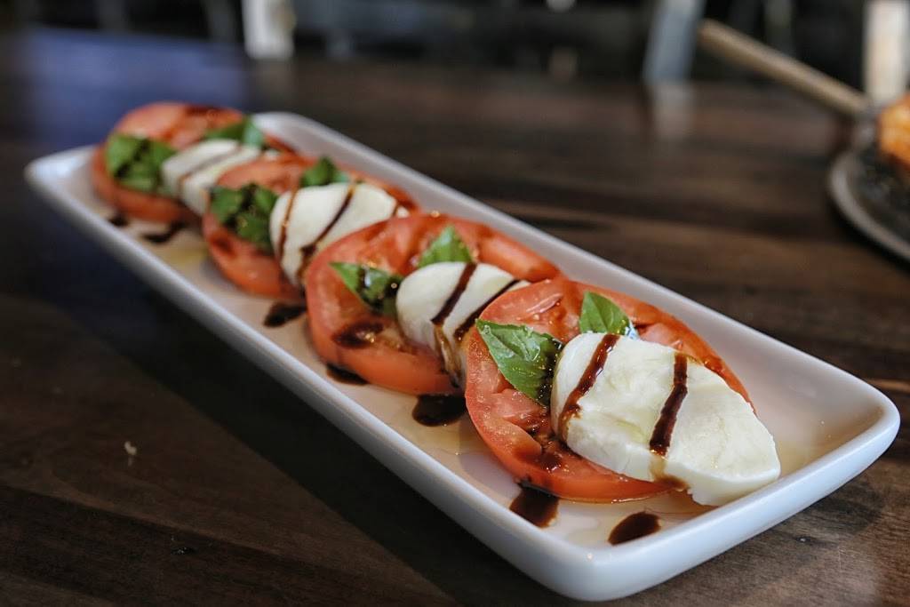 Aurelios Pizza | restaurant | 1212 S Michigan Ave, Chicago, IL 60605, USA | 3123744459 OR +1 312-374-4459