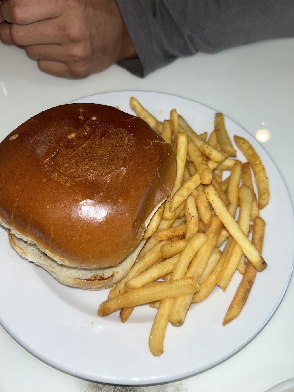 Bright Star Dive & Grill | restaurant | 3124 E Judge Perez Dr, Meraux, LA 70075, USA | 5043452780 OR +1 504-345-2780