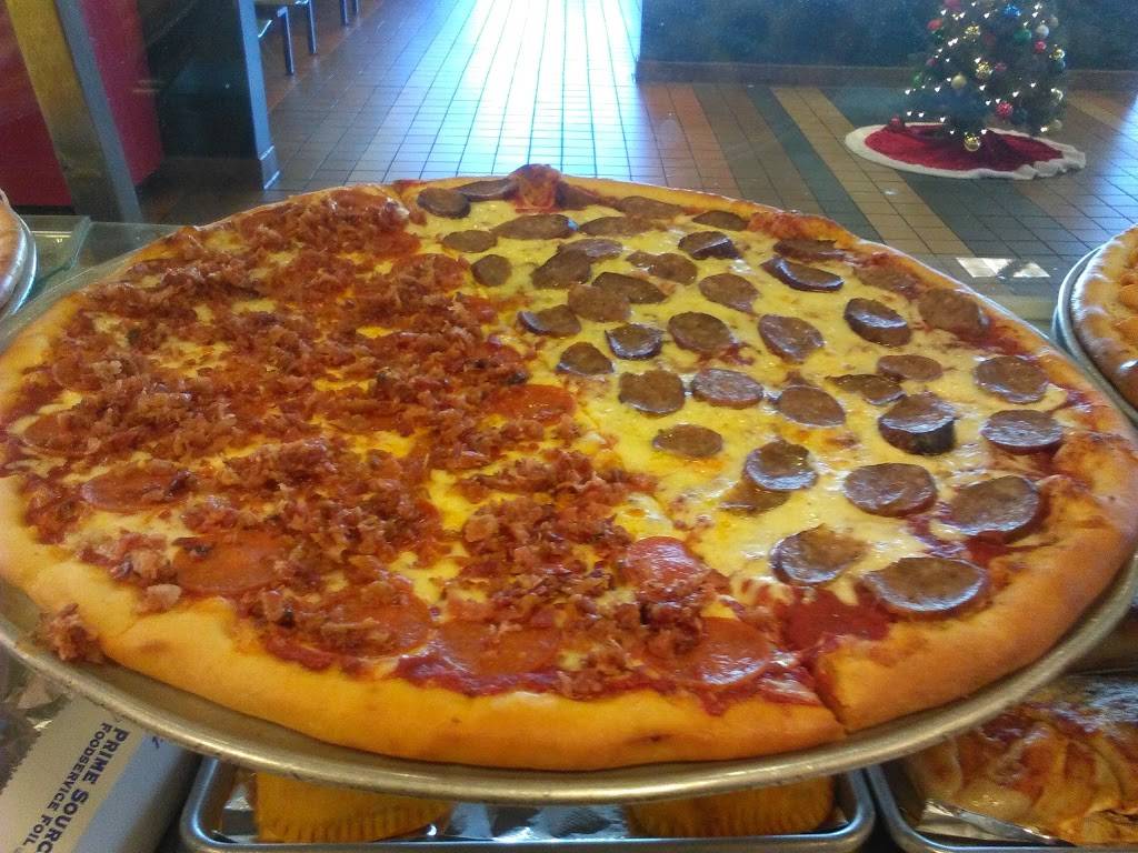 Nathans Famous | restaurant | 1530 Old Country Rd, Westbury, NY 11590, USA | 5168328900 OR +1 516-832-8900