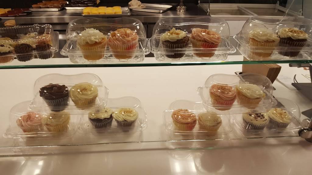 Smitty & Mos Chicken Kitchen | restaurant | Gateway Building, 100 Mulberry St, Newark, NJ 07102, USA | 8622312597 OR +1 862-231-2597