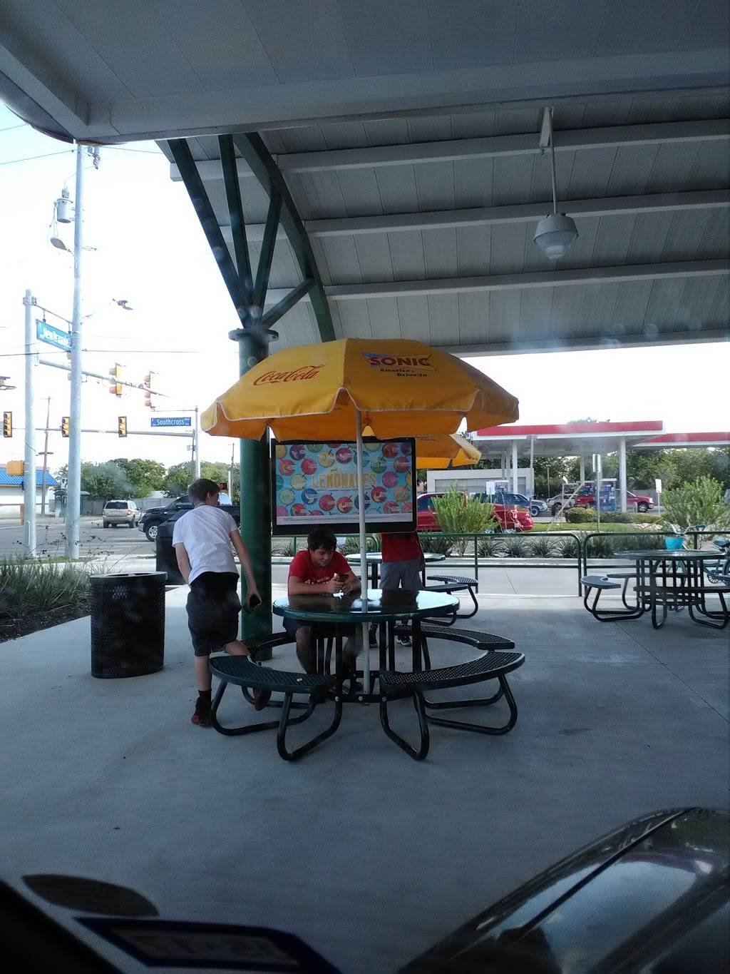 Sonic Drive-In | restaurant | 4319 S New Braunfels Ave, San Antonio, TX 78223, USA | 2105348373 OR +1 210-534-8373