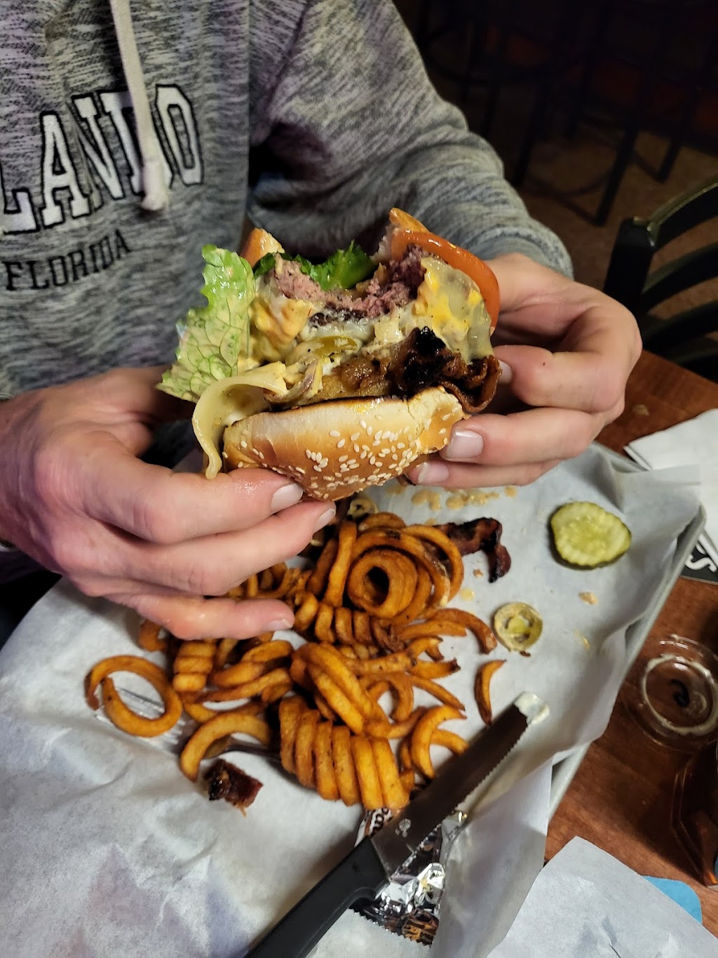 Licaris Bar & Grill | restaurant | 1405 Emil St, Madison, WI 53713, USA | 6082563548 OR +1 608-256-3548