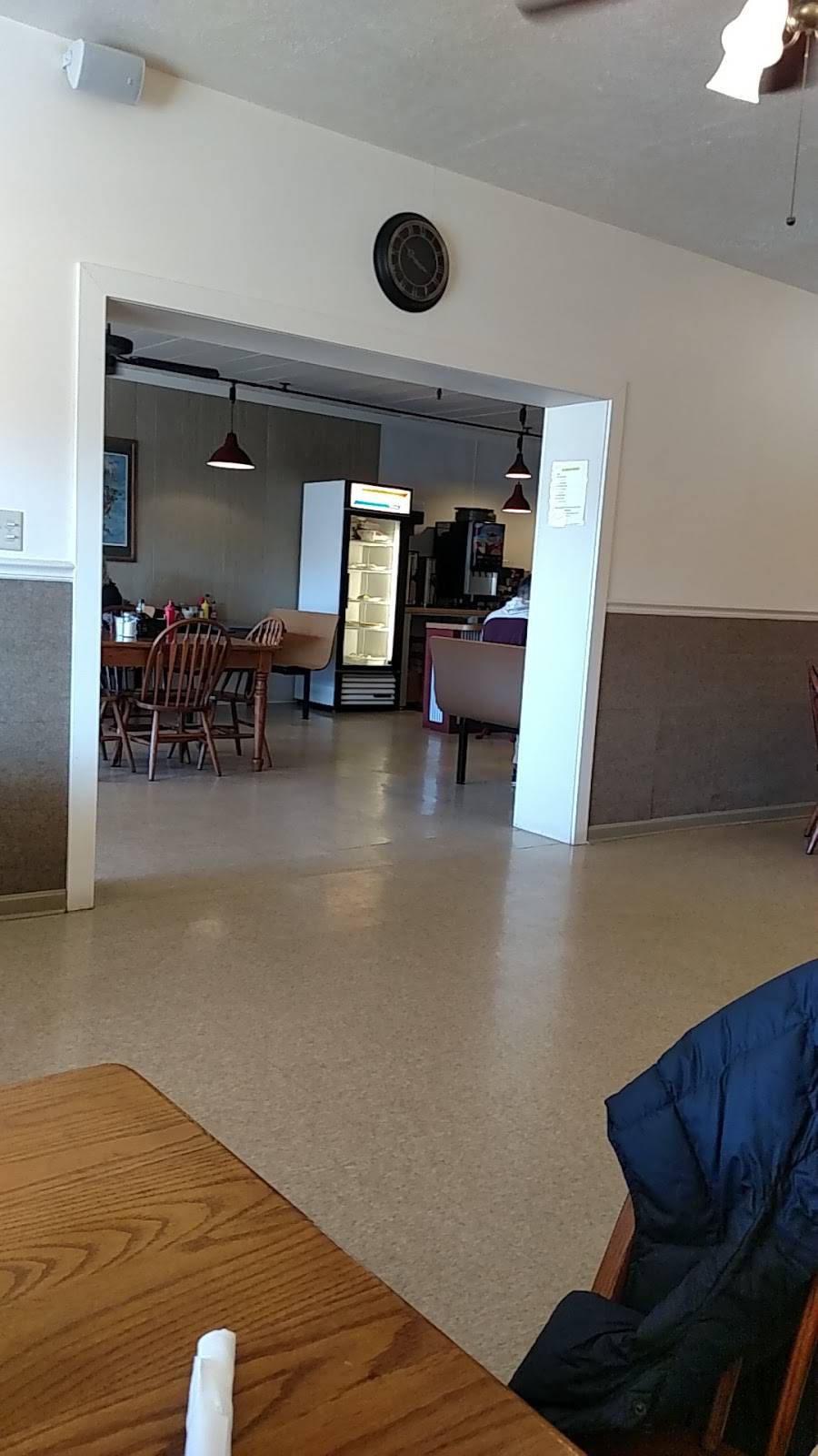 Robertas Diner | restaurant | 124 Main St, Warsaw, OH 43844, USA | 7408245000 OR +1 740-824-5000