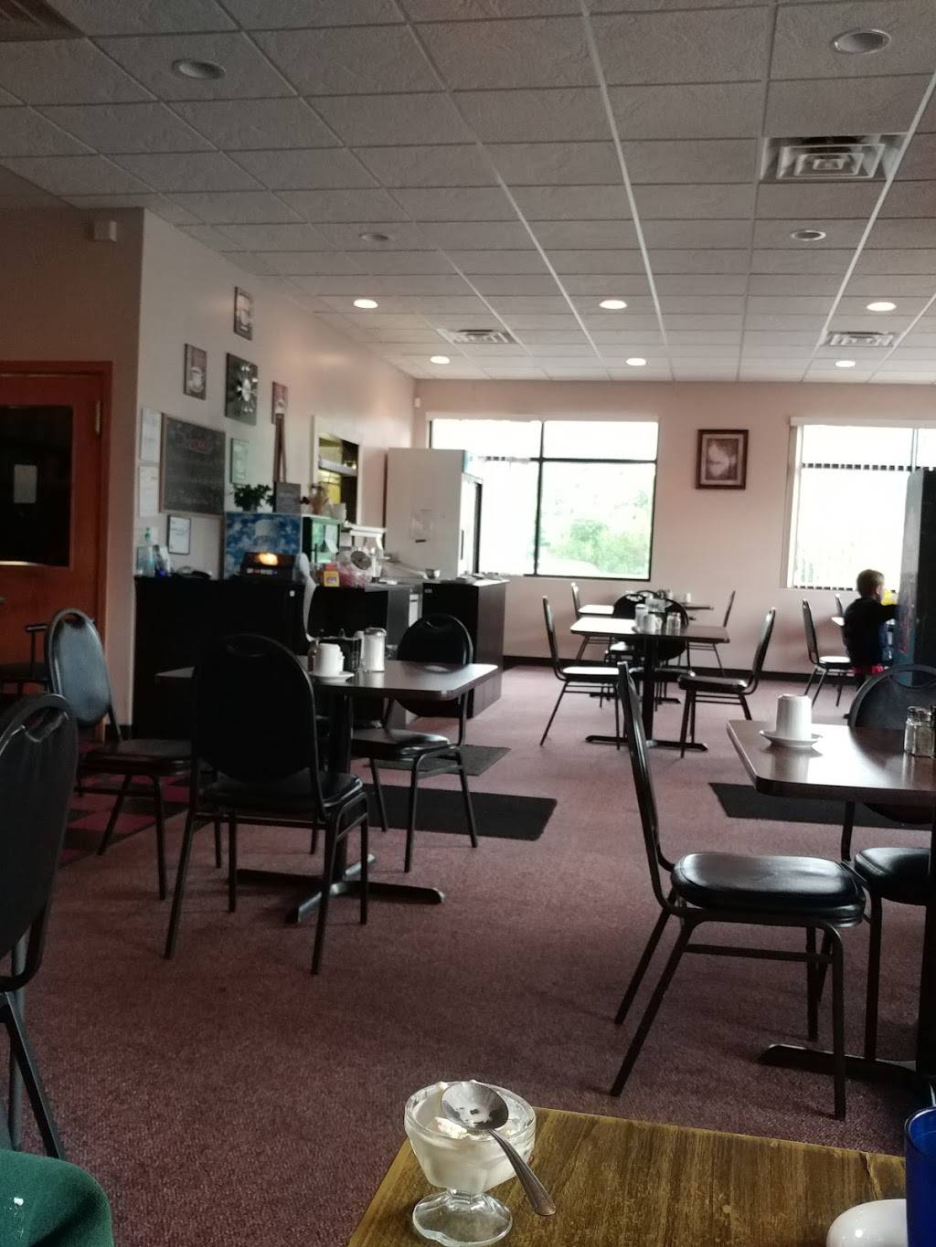 Jessies Family Restaurant | restaurant | 781 E Geneva St, Elkhorn, WI 53121, USA | 2627232120 OR +1 262-723-2120