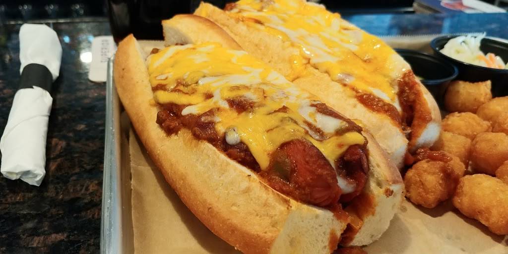 TOs Bar and Grille | restaurant | 562 Newport Ave, Pawtucket, RI 02861, USA | 4013355700 OR +1 401-335-5700