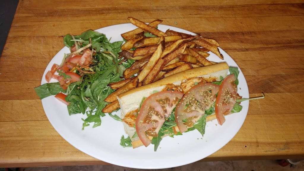 Resto de la berge | restaurant | 599 A 1re Av, Grandes-Piles, QC G0X 1H0, Canada | 8195388585 OR +1 819-538-8585