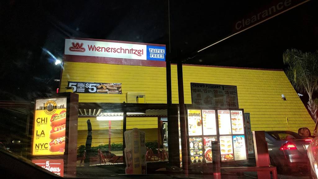 Wienerschnitzel | restaurant | 9421 Foothill Blvd, Rancho Cucamonga, CA 91730, USA | 9099809104 OR +1 909-980-9104