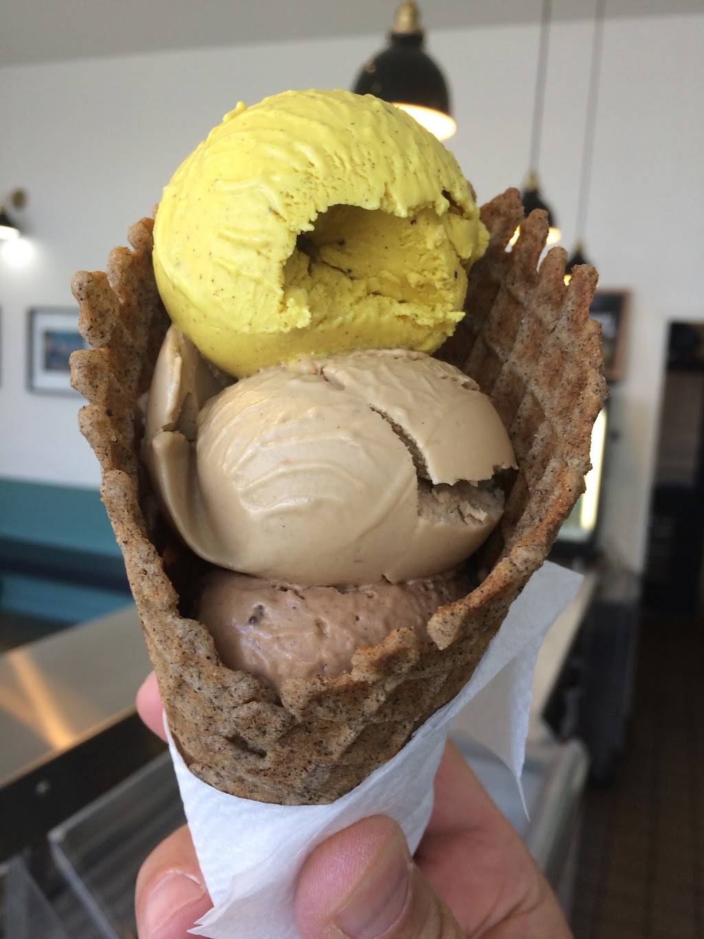 Mr. Dewies Emeryville | restaurant | 5959 Shellmound St, Emeryville, CA 94608, USA | 5103508171 OR +1 510-350-8171