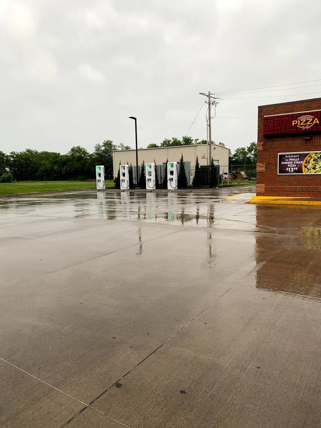 Caseys | meal takeaway | 500 N Ohio St, Salina, KS 67401, USA | 7858262566 OR +1 785-826-2566