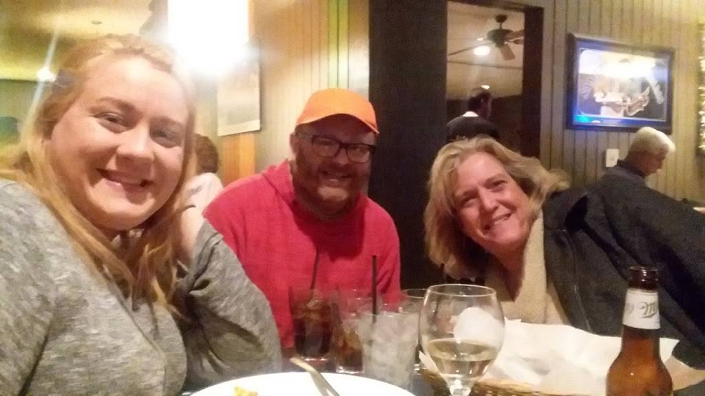 Bernardis Pub | restaurant | 12200 N Brentfield Dr, Dunlap, IL 61525, USA | 3092438888 OR +1 309-243-8888