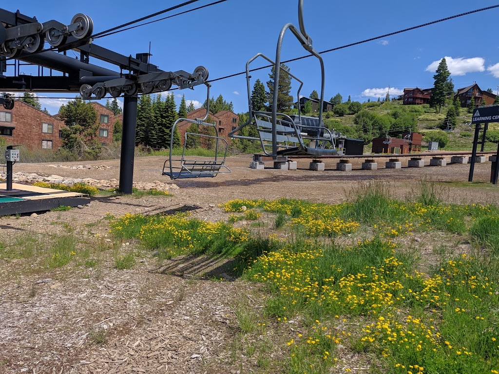 Tahoe Donner Downhill Ski Resort | restaurant | 11603 Snowpeak Way, Truckee, CA 96161, USA | 5305879444 OR +1 530-587-9444