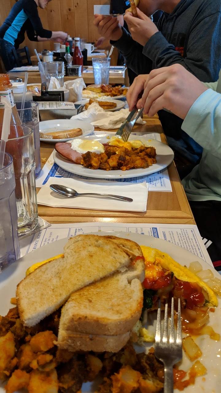 The Blueberry Muffin | restaurant | 12 Village Green S, Plymouth, MA 02360, USA | 5089274566 OR +1 508-927-4566