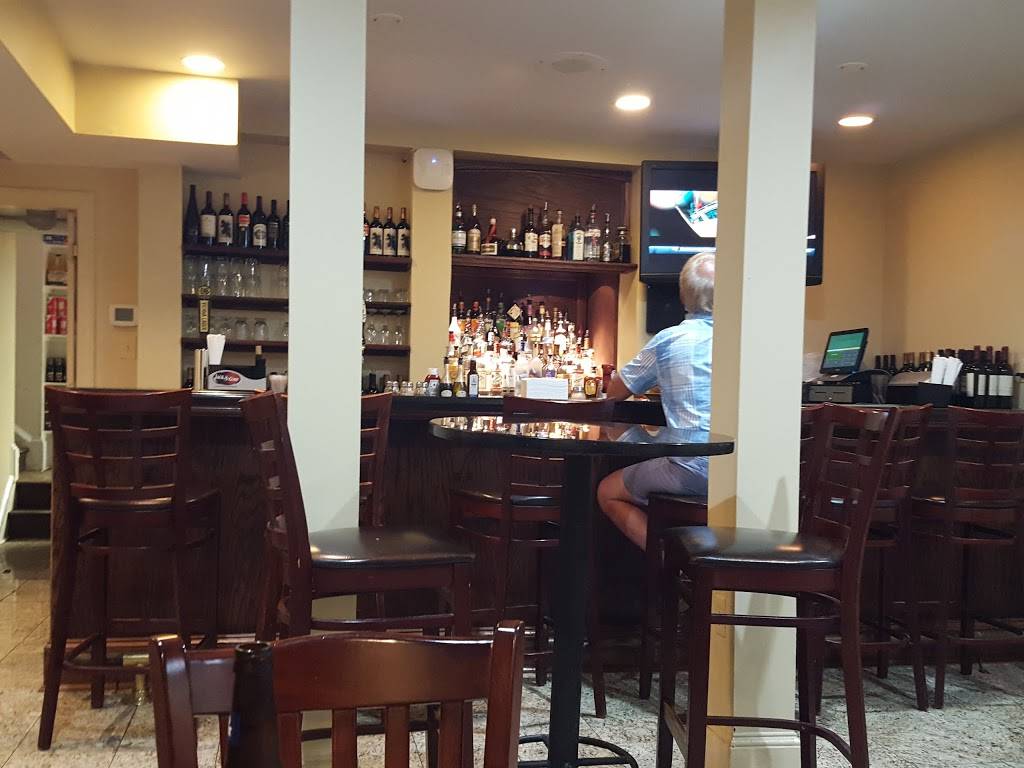 Andys Pizza & Subs | restaurant | 2 Town Square, Lovettsville, VA 20180, USA | 5408225001 OR +1 540-822-5001