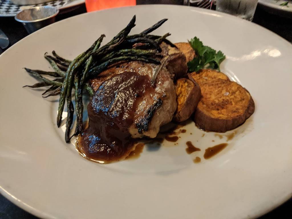 Hound & Bottle | restaurant | 2109 E 11th St, Bremerton, WA 98310, USA | 3603774223 OR +1 360-377-4223