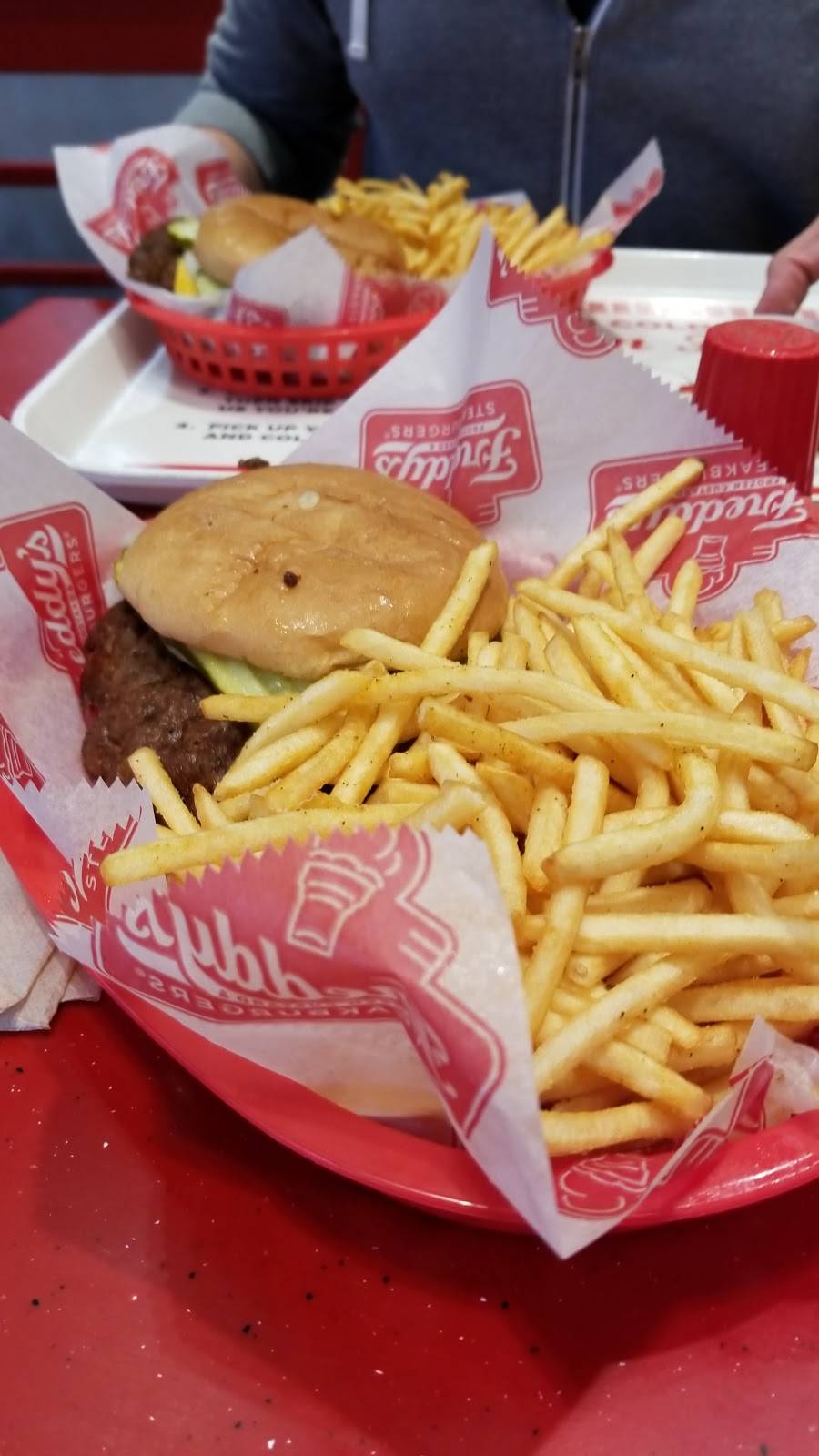 Freddys Frozen Custard & Steakburgers | restaurant | 849 W Poplar Ave, Collierville, TN 38017, USA | 9012217117 OR +1 901-221-7117