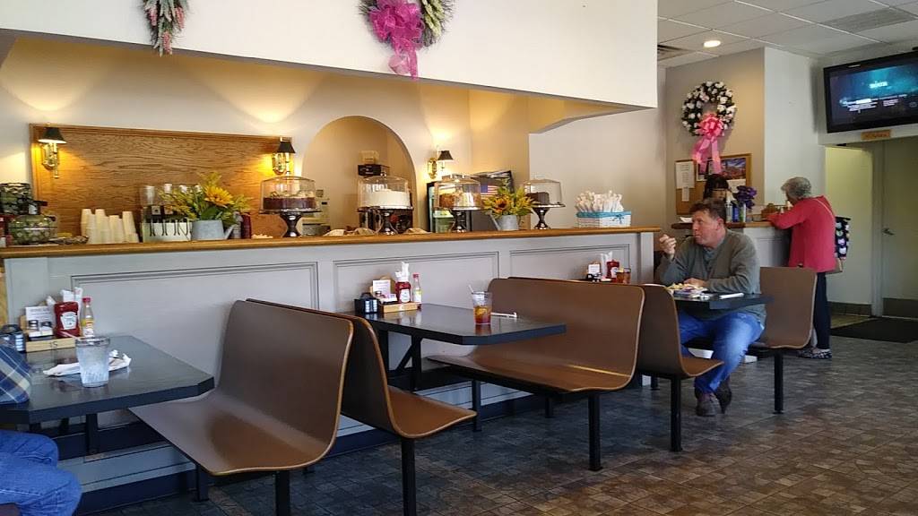 Debbies Kitchen | restaurant | 13155 Mountain Rd, Glen Allen, VA 23059, USA | 8047522432 OR +1 804-752-2432