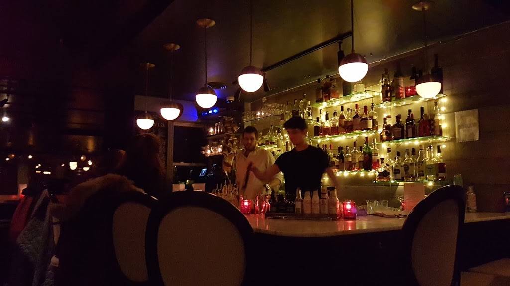 Bar Batavia | restaurant | 2031 Yonge St, Toronto, ON M4S 2A2, Canada | 4164882031 OR +1 416-488-2031